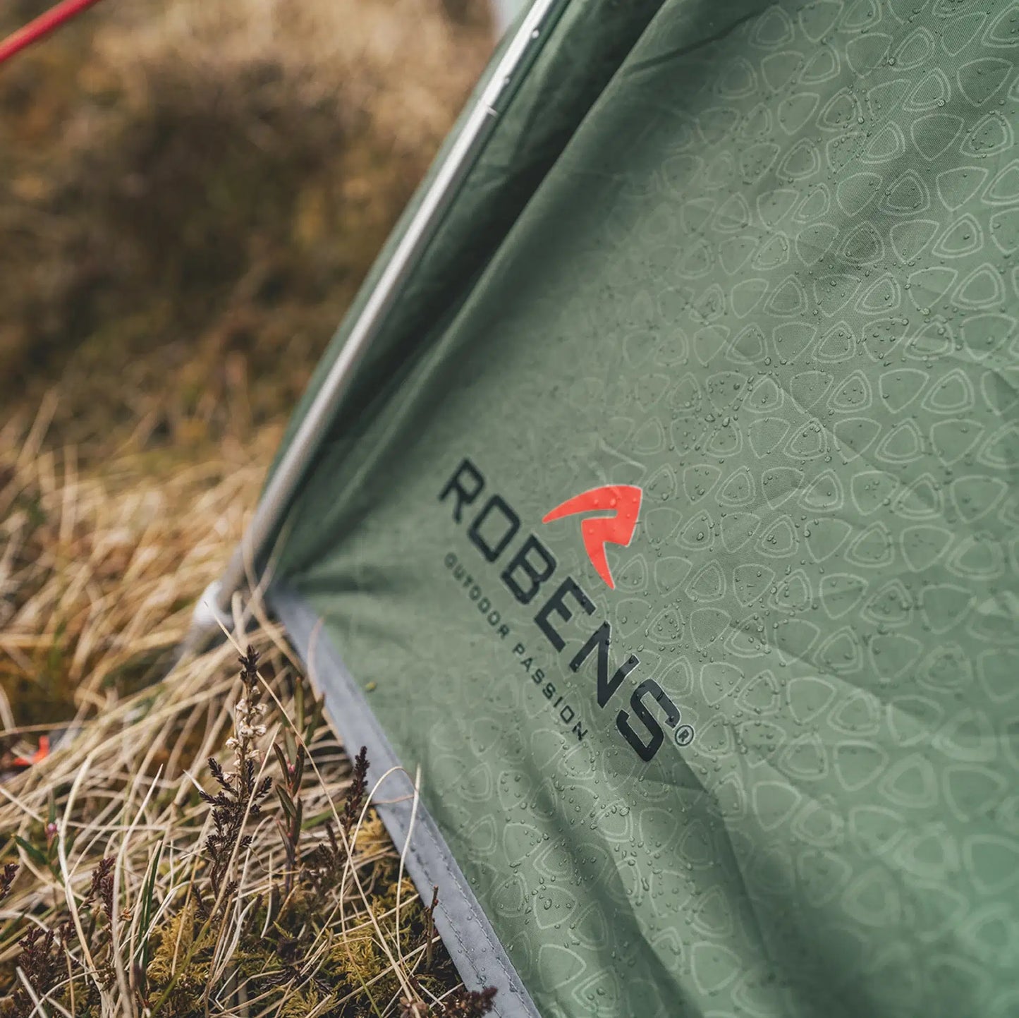 Robens Sage 3 PRO tunnel tent set up outdoors, showcasing its spacious design, rainfly, and sturdy poles for camping adventures.