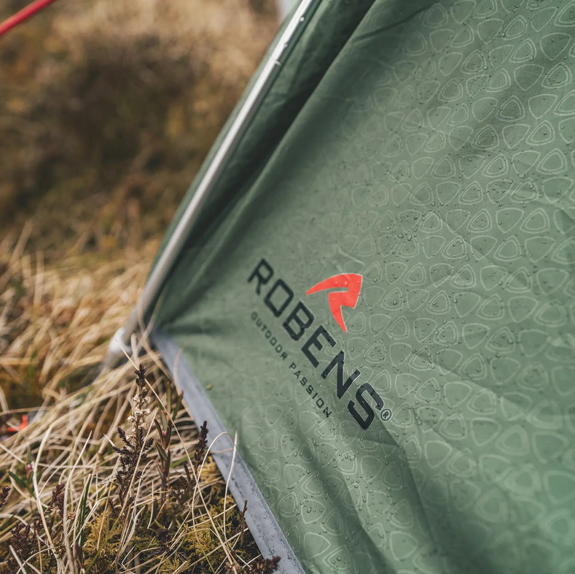 Robens Sage 3 PRO tunnel tent set up outdoors, showcasing its spacious design, rainfly, and sturdy poles for camping adventures.