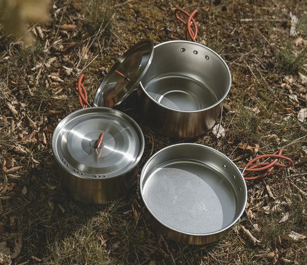 Easy Camp Moss Tour Cook Set featuring pots, pans, and utensils for outdoor kitchen and camping cooking.