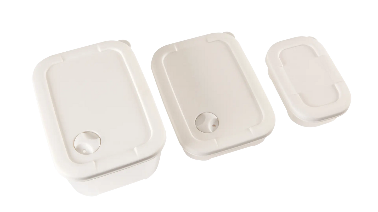 Easy Camp Picnic Box L, a portable tableware set with plates, cups, and utensils for outdoor picnics, shown in a compact carrying case.