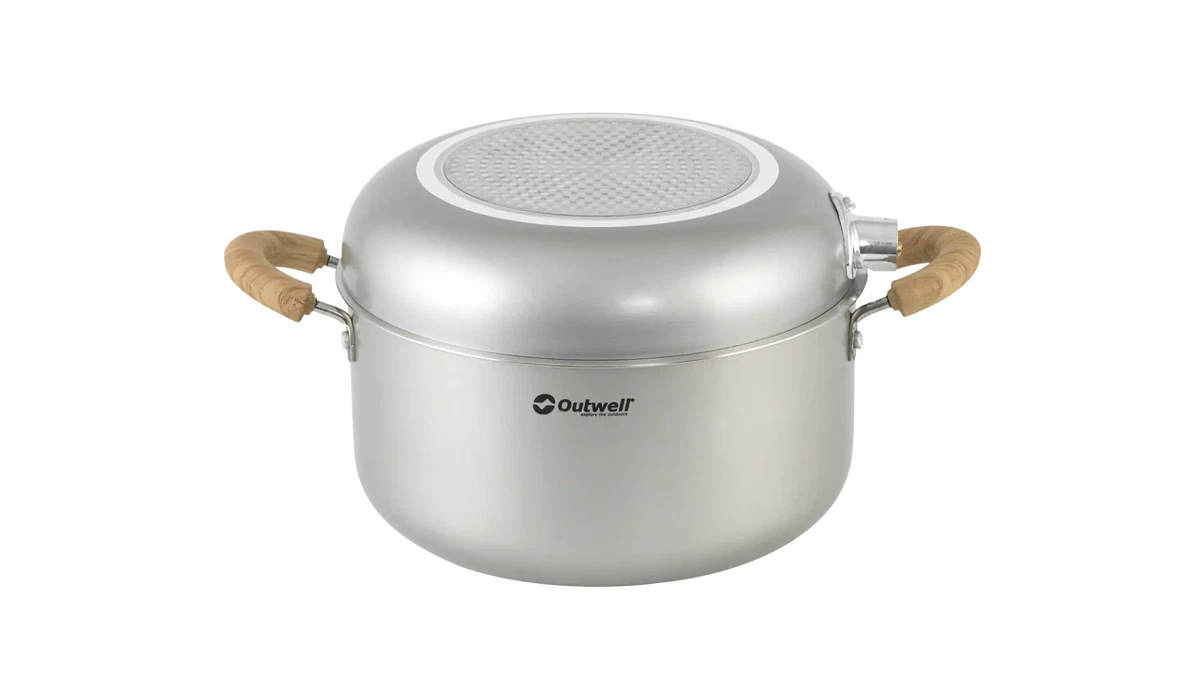 Outwell Feast ceramic kitchenware set with plates and bowls, featuring a modern design and durable ceramic construction.