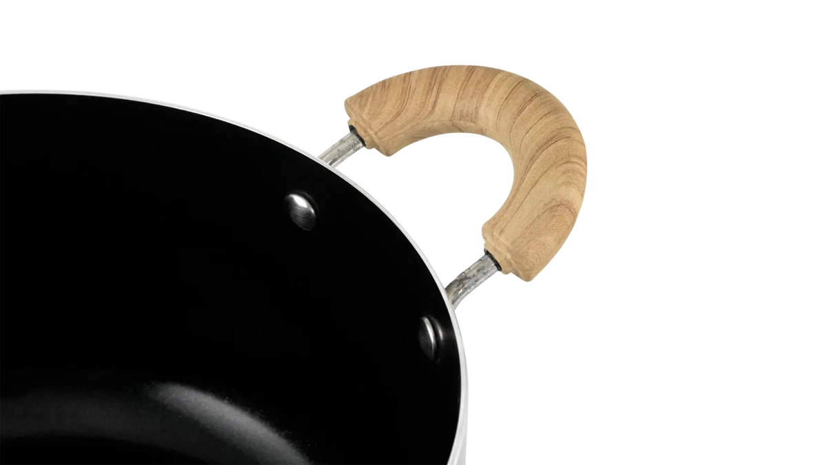 Outwell Feast Ceramic Set M kitchenware with ceramic plates and bowls, ideal for outdoor dining and camping.