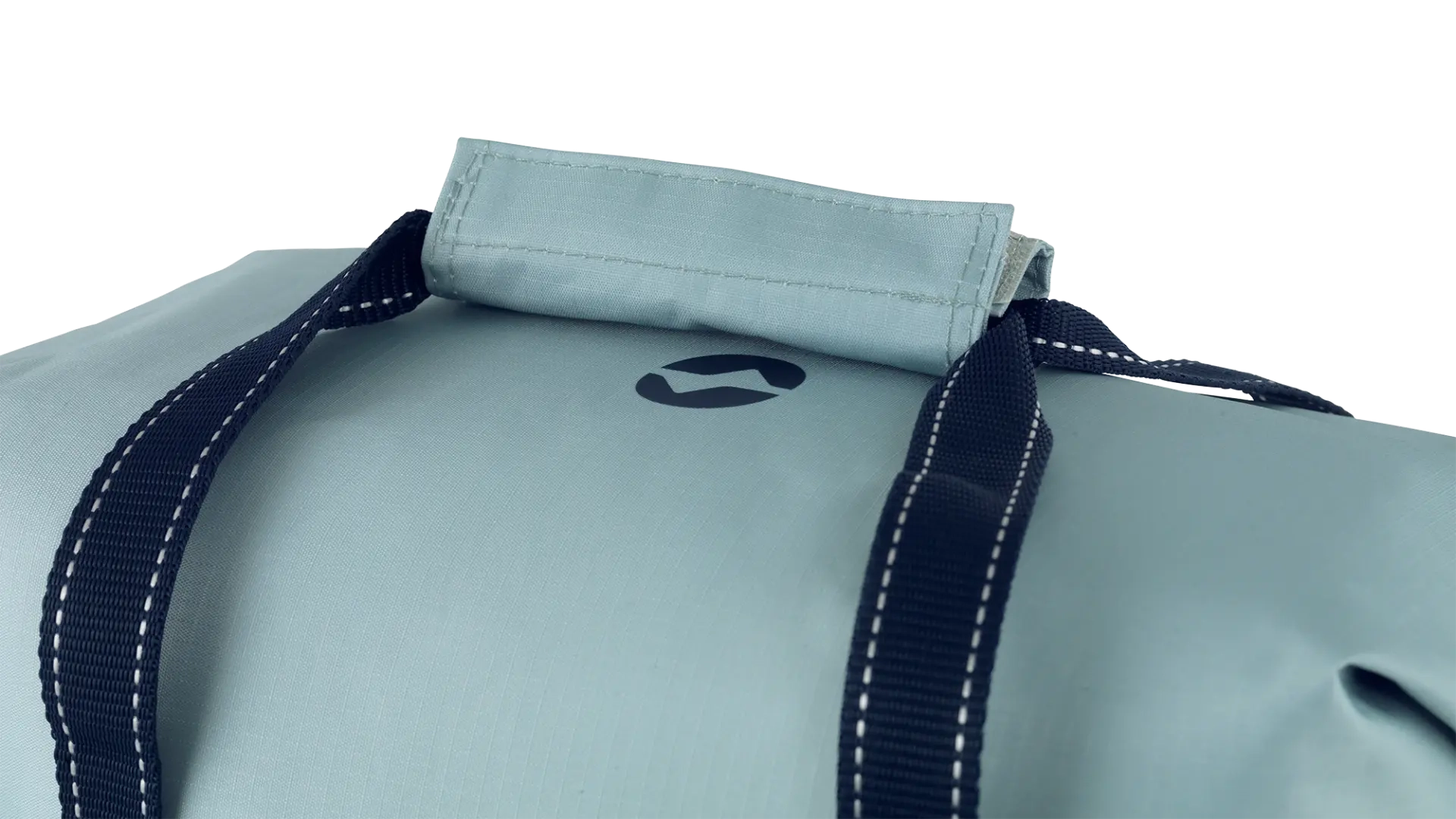 Outwell Sanderling 20L cool bag with insulated design, featuring a zippered closure and carrying handle for outdoor picnics.