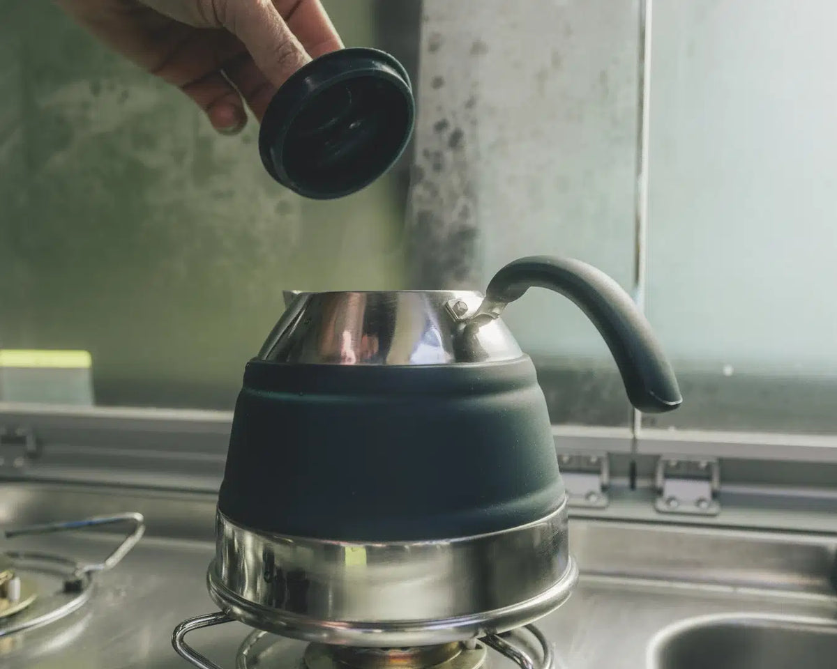 Outwell Collaps Kettle 1.5L Navy Night, compact collapsible camping kettle with navy blue exterior, ideal for outdoor cooking.