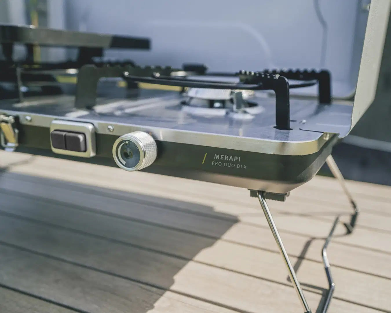 Outwell Merapi Pro Duo Deluxe burner and stove with dual burners, compact design, suitable for outdoor cooking and camping.